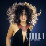 15-10-1999 Chimene van Oosterhout in studio Amsterdam Photo: Govert de Roos/Connu

[keywords]liggend, boek, glimlachend[/keywords]